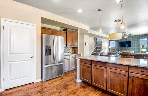 Flying Horse Maison | Stylish home with private hot tub & game room - dog-friendly