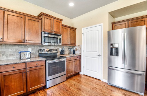 Flying Horse Maison | Stylish home with private hot tub & game room - dog-friendly