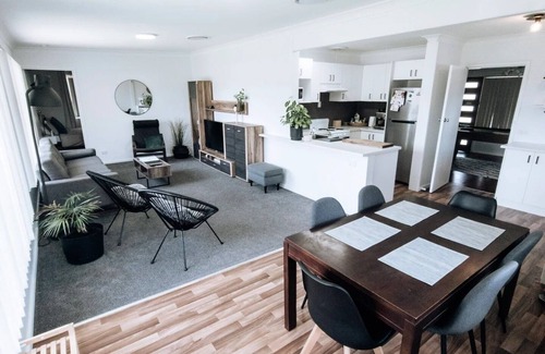 Singleton Maison | Stylish home with amazing entertainment area