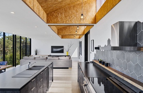 Penna Maison | Stylish Home with Outdoor Area & Spectacular Views