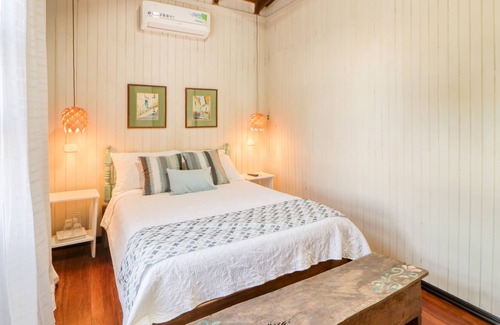 La Cruz Maison | Stylish hotel suite in family hotel with bay views, fast WiFi, & restaurant