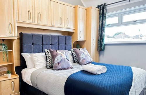 Patchway Maison | Stylish House w/Game Room in Bristol w/Parking