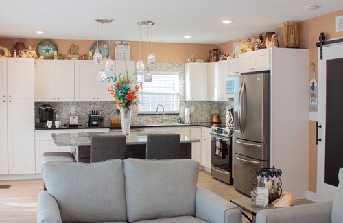 Kerr Townsley Port Orange Maison | Stylish Intercoastal Blue Bungalow -3 min to Daytona Beach