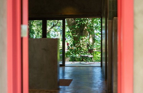 Sabaneta de Yasica Cabine | Stylish Jungle Cabin – Riverfront Retreat with Hammocks & Wi-Fi