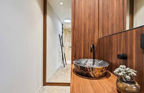 Stekene Maison | Stylish lakehouse in idyllic, private green scenery