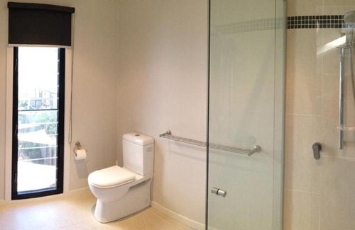 Inverloch Maison | Stylish Living- Fireplace, WiFi, Linen, 4 bdrm, Beach 850m