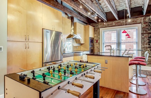 Yamacraw Village Appartement | Loft moderne et élégant au cœur du centre-ville de Savannah avec parking!