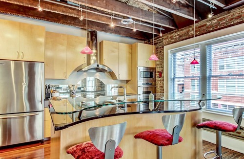 Yamacraw Village Appartement | Loft moderne et élégant au cœur du centre-ville de Savannah avec parking!