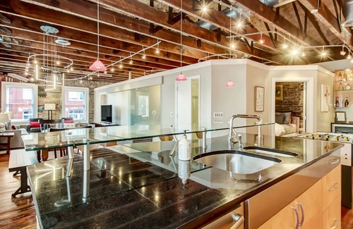 Yamacraw Village Appartement | Loft moderne et élégant au cœur du centre-ville de Savannah avec parking!