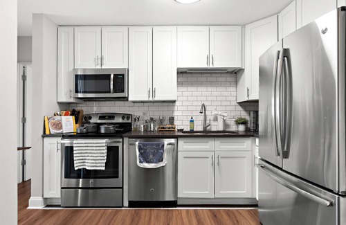 Oak Park Appartement | Stylish Luxe King bed w/Free Parkng near DT Oak Pk