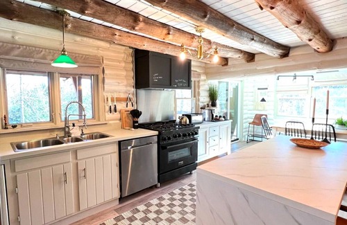 Ashland Cabine | Stylish, Luxury Mountain House 10 Mins to Windham