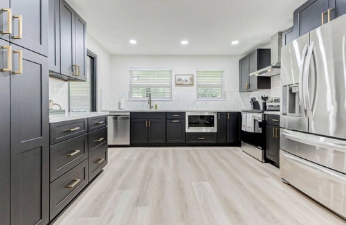 Brenham Maison | Stylish main-level home in historic downtown Brenham—walking distance to shops!