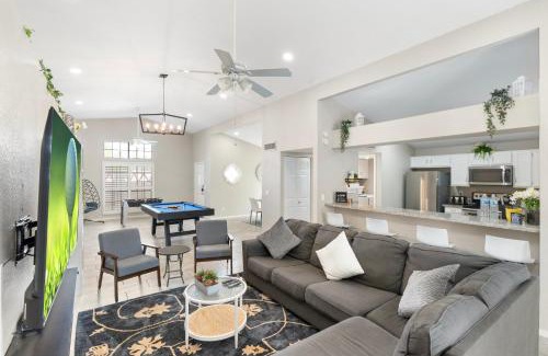 Santiago Maison | Stylish Mid-Century 4BR Escape with Pool & Luxe Vibes