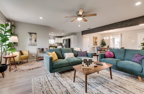 Heath Maison | Stylish Mid Century Modern Home @ Lake Ray Hubbard