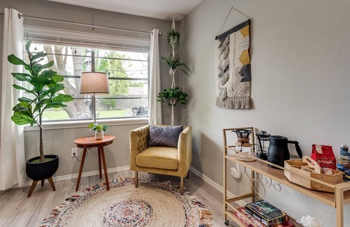 Heath Maison | Stylish Mid Century Modern Home @ Lake Ray Hubbard