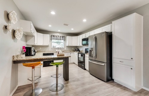 Heath Maison | Stylish Mid Century Modern Home @ Lake Ray Hubbard