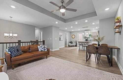 Grandview Maison | Stylish MidModern New Build w/ Extra Apartment