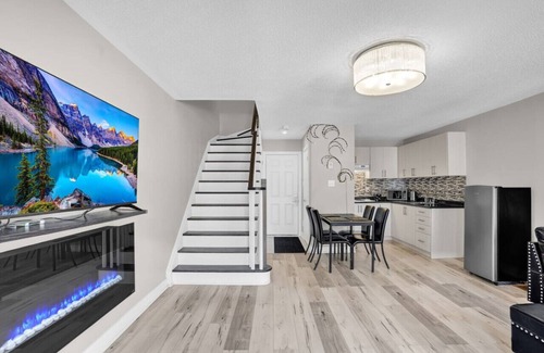 Mineola Maison | Stylish Mississauga Lower Unit: BBQ Yard Paradise