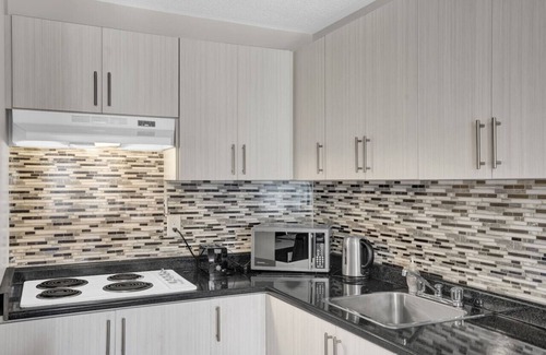Mineola Maison | Stylish Mississauga Lower Unit: BBQ Yard Paradise