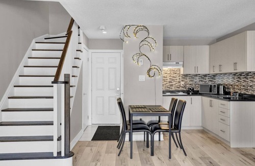 Mineola Maison | Stylish Mississauga Lower Unit: BBQ Yard Paradise