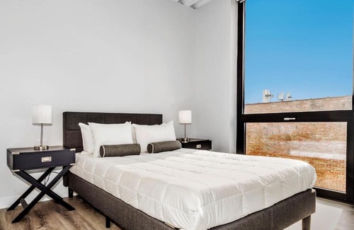 Edgewater Appartement | Stylish Modern 1BR Suite Right by Loyola University - StayGia