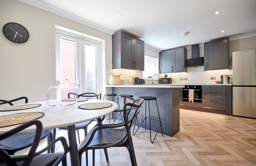 Norwich Maison | Stylish modern 3 bedroom with Ensuite - long stays welcome