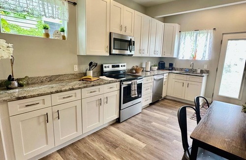 Columbus Maison | Stylish Modern 3BR 2 Bath Central Free Parking
