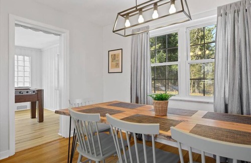 Wexford Maison | Stylish & Modern 4 Bedroom House in Wexford/Pittsburgh with Game Room