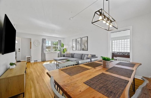 Wexford Maison | Stylish & Modern 4 Bedroom House in Wexford/Pittsburgh with Game Room