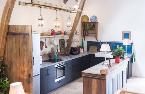 Bor-et-Bar Maison | Élégante, moderne et spacieuse avec piscine. Conversion d'une grange 19ème.