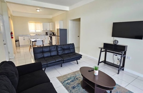 St. George's Appartement | Stylish modern apt beach view