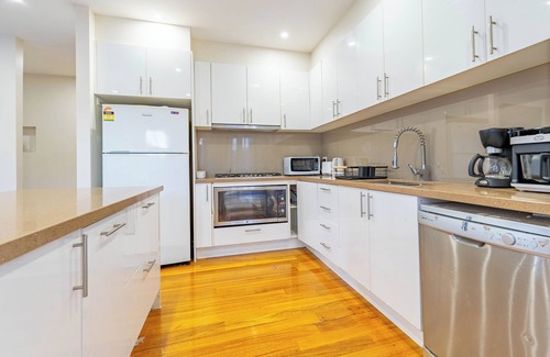 Heidelberg West Maison | Stylish, modern and secure family home!