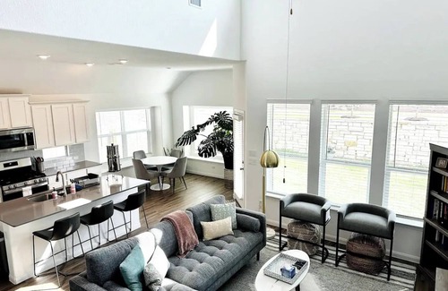 Manchaca Maison | Stylish & Modern Austin Home with Yard & Gated Community Pool