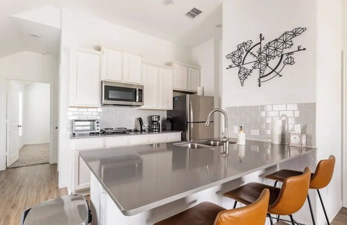 Manchaca Maison | Stylish & Modern Austin Home with Yard & Gated Community Pool