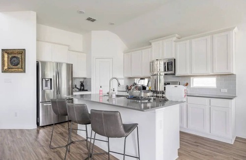 Manchaca Maison | Stylish & Modern Austin Home with Yard & Gated Community Pool