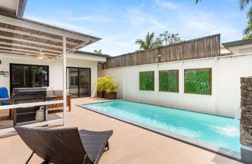 Potrero Maison | Stylish Modern Home with a Tranquil Outdoor Oasis, Spacious Open Floor Plan, and Private Swimming Pool