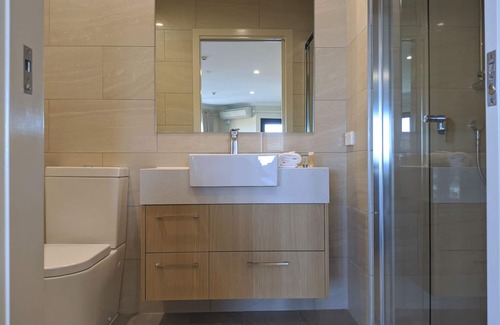 Windsor Hôtel | Stylish, modern king hotel room in Brisbane