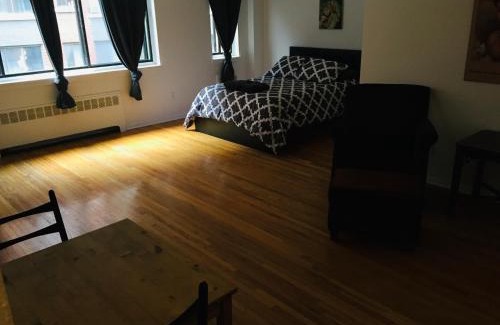 Downtown Montreal Appartement | Stylish Montreal Apartment: Comfortable Stay in the Golden Square Mile