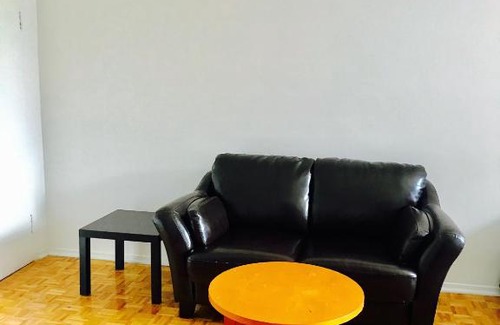 Downtown Montreal Appartement | Stylish Montreal Apartment: Comfortable Stay in the Golden Square Mile