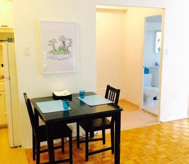 Downtown Montreal Appartement | Stylish Montreal Apartment: Comfortable Stay in the Golden Square Mile
