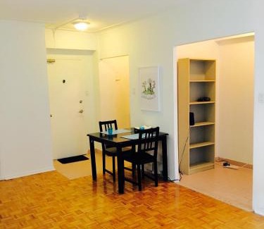 Downtown Montreal Appartement | Stylish Montreal Apartment: Comfortable Stay in the Golden Square Mile