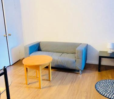 Downtown Montreal Appartement | Stylish Montreal Apartment: Comfortable Stay in the Golden Square Mile