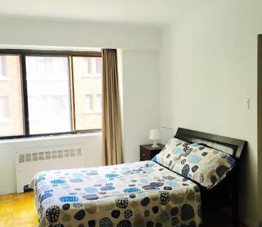 Downtown Montreal Appartement | Stylish Montreal Apartment: Comfortable Stay in the Golden Square Mile