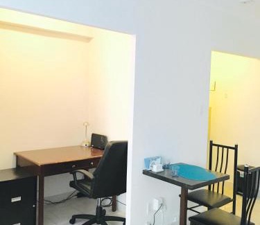 Downtown Montreal Appartement | Stylish Montreal Apartment: Comfortable Stay in the Golden Square Mile
