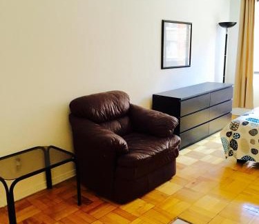 Downtown Montreal Appartement | Stylish Montreal Apartment: Comfortable Stay in the Golden Square Mile