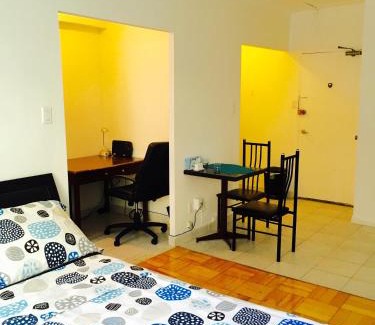 Downtown Montreal Appartement | Stylish Montreal Apartment: Comfortable Stay in the Golden Square Mile