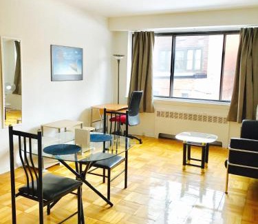 Downtown Montreal Appartement | Stylish Montreal Apartment Comfortable Stay in the Golden Square Mile