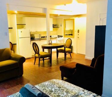 Downtown Montreal Appartement | Stylish Montreal Apartment Comfortable Stay in the Golden Square Mile