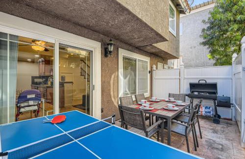 Downtown Maison | Stylish- Multi-Level- Patio- Games - Fast WIFI-CM3