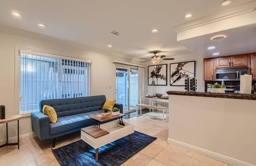 Downtown Maison | Stylish- Multi-Level- Patio- Games - Fast WIFI-CM3